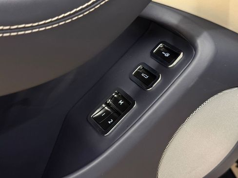 Used 2022 Bentley Flying Spur Plug-In Hybrid image 78