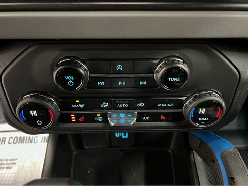 Used 2023 Ford Bronco Black Diamond image 6