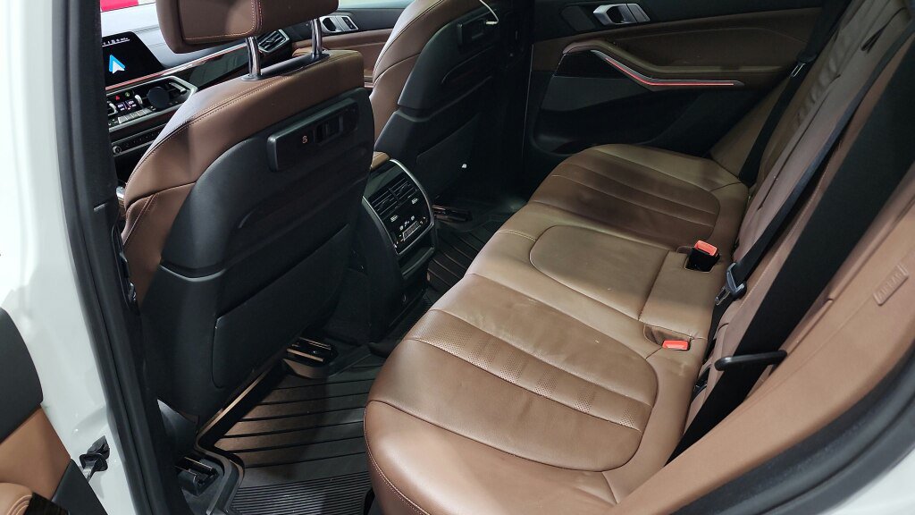 Used 2020 BMW X5 M50i AWD/4WD image 37