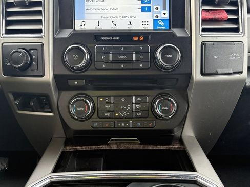 Used 2017 Ford F350 Lariat w/ Chrome Package image 26