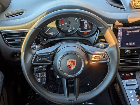 Certified 2024 Porsche Macan image 15