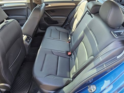 Used 2017 Volkswagen Golf SE image 23