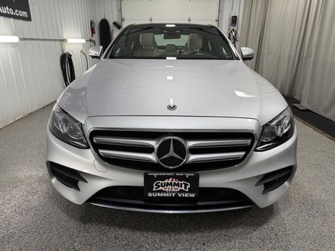 Used 2018 Mercedes-Benz E 300 4MATIC image 2