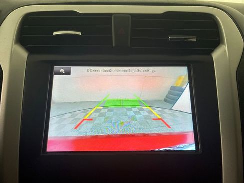 Used 2016 Ford Fusion SE FWD image 19