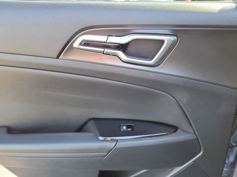 Used 2025 Kia Sportage EX FWD image 12