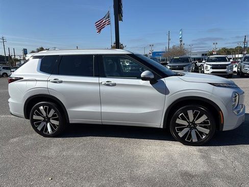 New 2025 Mitsubishi Outlander SEL image 7