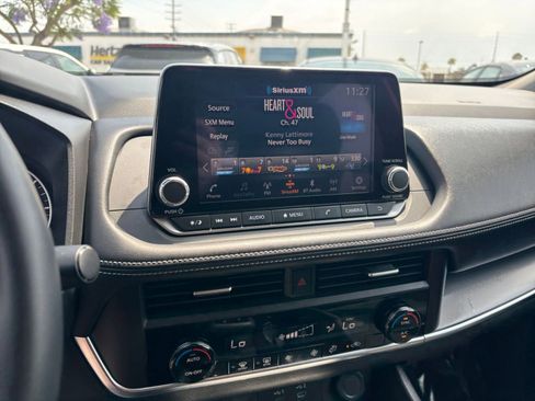 Used 2025 Nissan Rogue SV FWD image 21