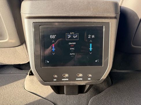 Used 2025 GMC Yukon XL AT4 Ultimate AWD/4WD image 28