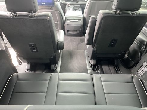 Used 2021 Cadillac Escalade ESV Sport AWD/4WD image 18