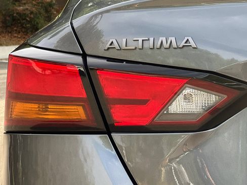 Used 2024 Nissan Altima 2.5 SV FWD image 42
