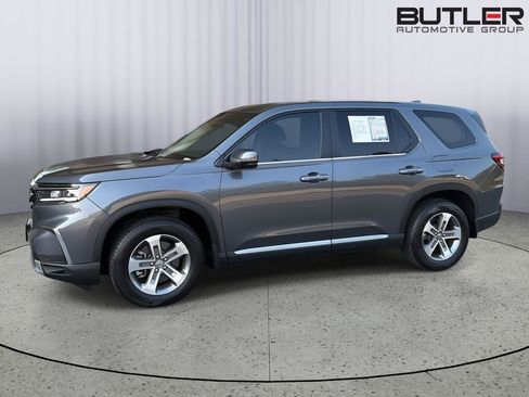 Used 2025 Honda Pilot EX-L image 3