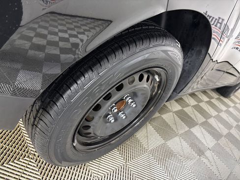 Used 2024 Kia Soul LX image 32