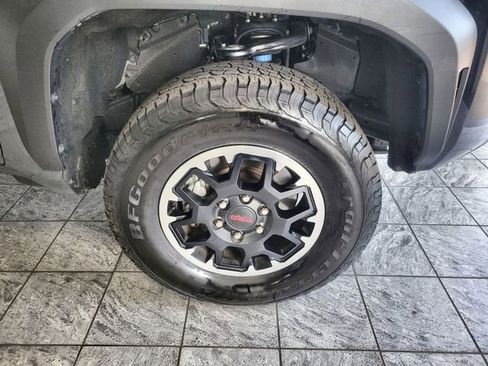 Certified 2025 Toyota Tacoma TRD Off-Road AWD/4WD image 10