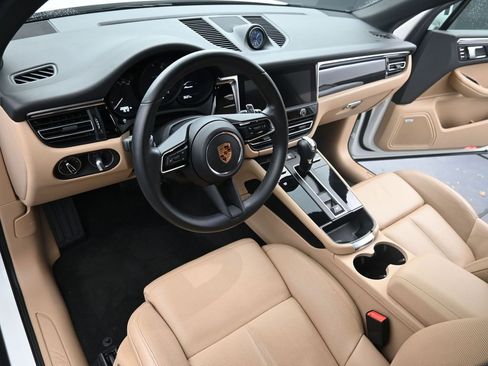 Used 2022 Porsche Macan image 4