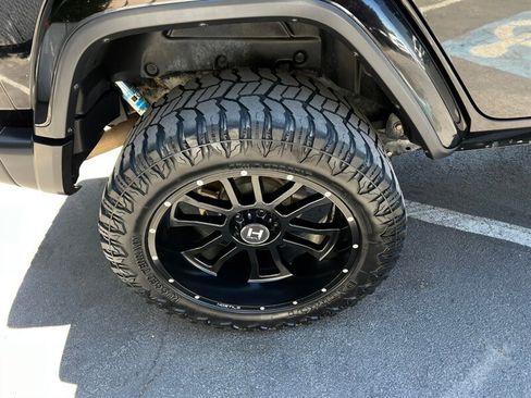 Used 2020 Jeep Wrangler Unlimited Sahara w/ Uconnect 4C Nav & Sound Group AWD/4WD image 12