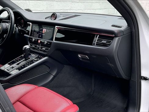 Certified 2023 Porsche Macan S AWD/4WD image 19