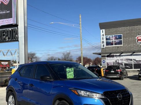 Used 2021 Nissan Kicks S FWD image 1