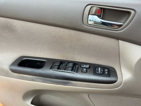 Used 2005 Toyota Camry LE image 10