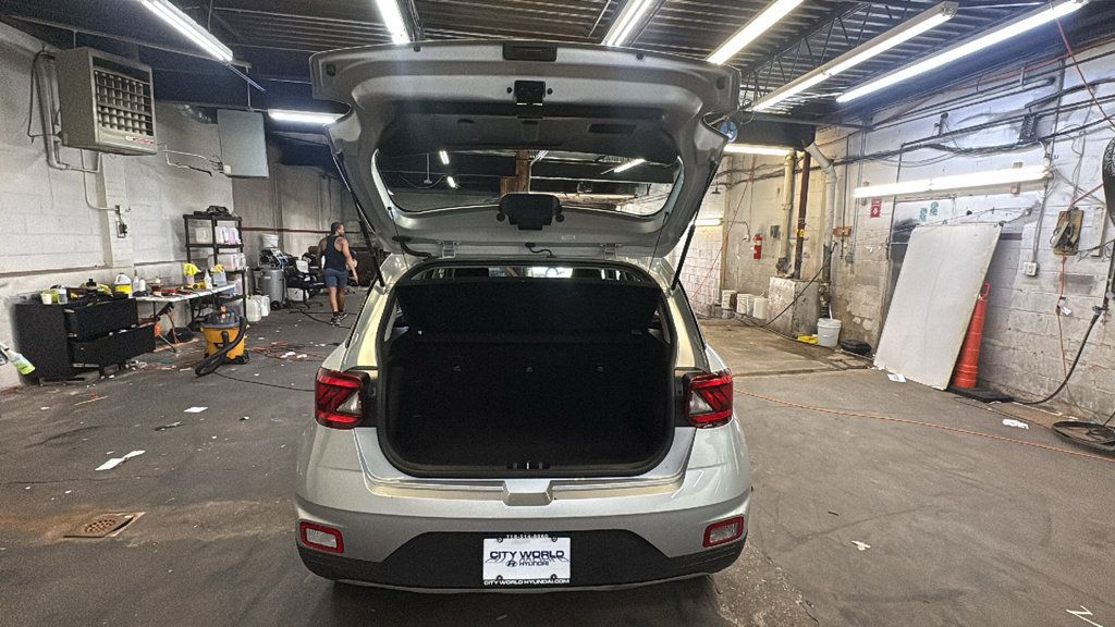 Used 2022 Hyundai Venue SEL w/ Cargo Package FWD image 31