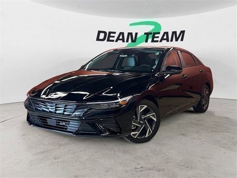 Certified 2025 Hyundai Elantra Limited image 4