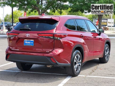 Used 2023 Toyota Highlander L image 3