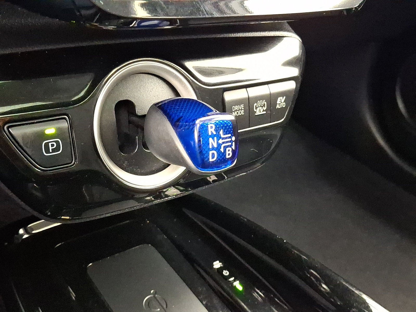 Used 2020 Toyota Prius Prime XLE FWD image 4