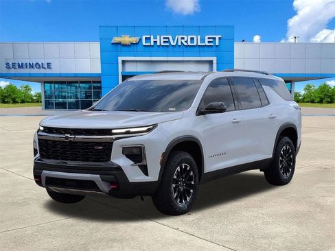 Used 2024 Chevrolet Traverse Z71 image 2