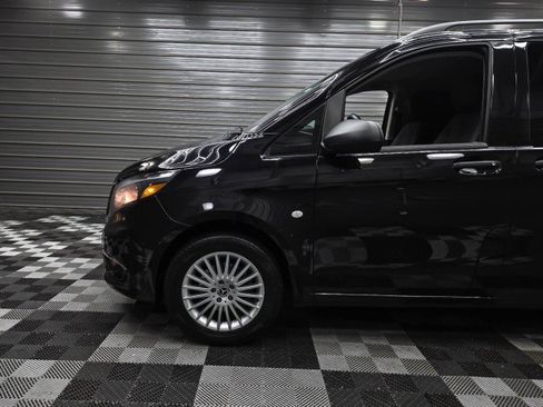 Used 2023 Mercedes-Benz Metris Passenger image 37