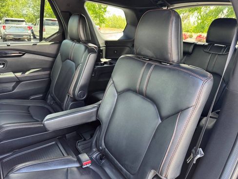 Used 2025 Honda Pilot TrailSport image 27