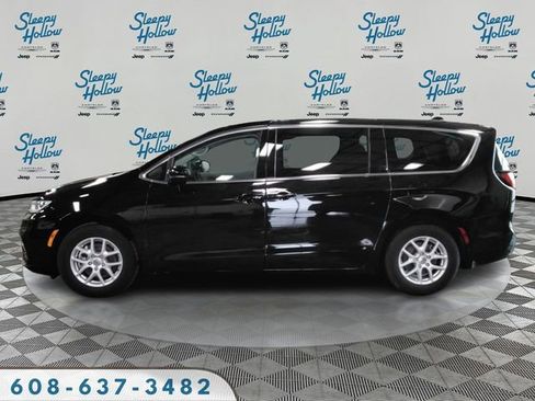Used 2024 Chrysler Pacifica Touring-L image 8