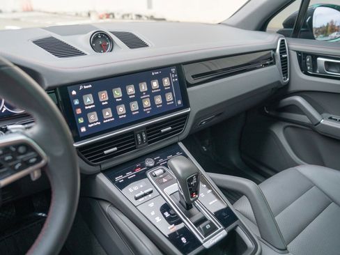 Used 2023 Porsche Cayenne image 15