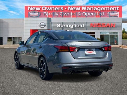 Used 2023 Nissan Altima 2.5 SR FWD image 4