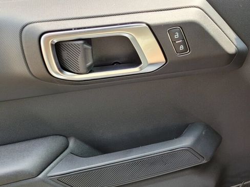 New 2025 Ford Bronco 4-Door AWD/4WD image 25