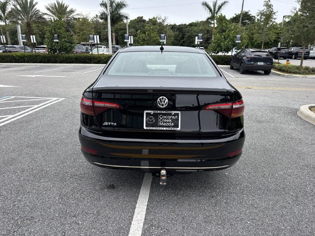 Used 2019 Volkswagen Jetta FWD image 2