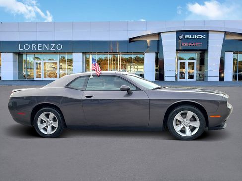 Used 2023 Dodge Challenger SXT image 4