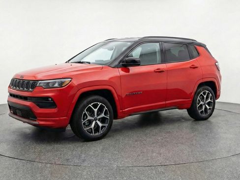 Used 2025 Jeep Compass Limited AWD/4WD image 3