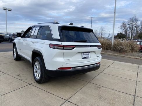 Used 2023 Jeep Grand Cherokee Limited image 8