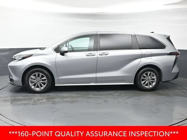 Used 2025 Toyota Sienna XLE FWD image 2