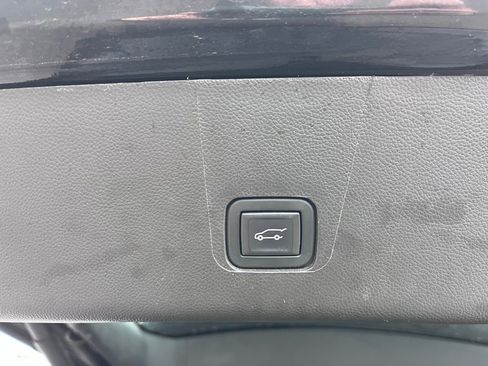 Used 2023 Chevrolet Traverse LT AWD/4WD image 25