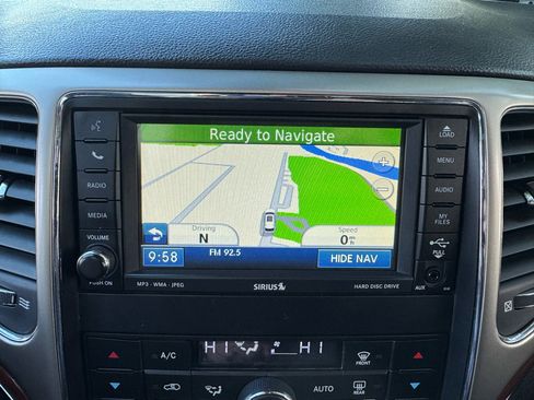 Used 2011 Jeep Grand Cherokee Limited w/ Luxury Group II image 18