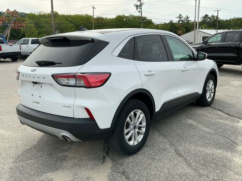 Used 2021 Ford Escape SE w/ Cold Weather Package AWD/4WD image 3