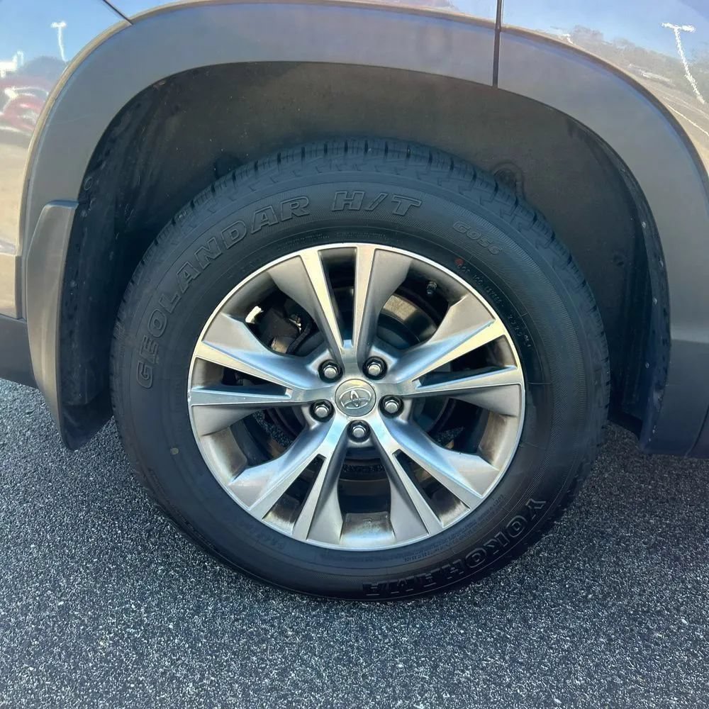 Used 2014 Toyota Highlander XLE AWD/4WD image 13