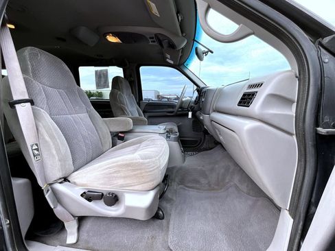 Used 2001 Ford Excursion XLT AWD/4WD image 16