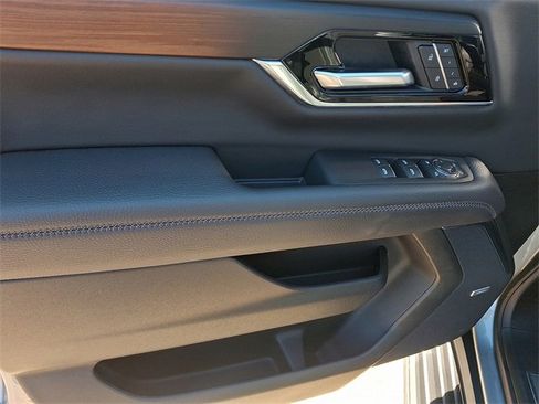 Used 2025 GMC Yukon XL Denali image 12