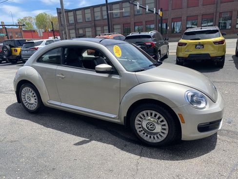 Used 2013 Volkswagen Beetle 2.5 FWD image 10