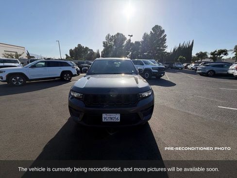 Used 2023 Jeep Grand Cherokee Altitude AWD/4WD image 9