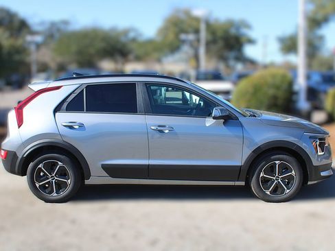 New 2026 Kia Niro EX FWD image 5