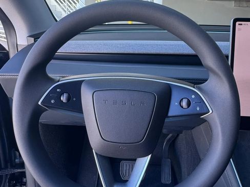 Used 2026 Tesla Model Y 2WD image 13