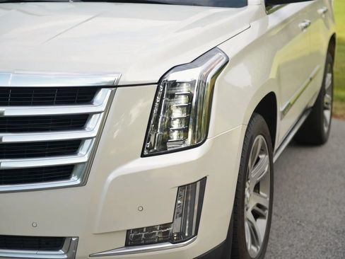 Used 2015 Cadillac Escalade Premium AWD/4WD image 20