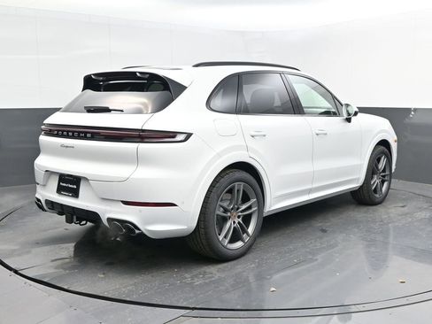 New 2025 Porsche Cayenne image 7